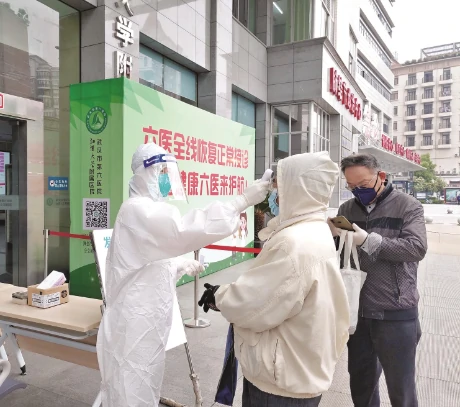 探访武汉医院就诊疫情防控 患者住院家属陪护只限一人