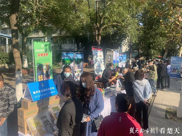 黄冈文旅推介会走进武汉多个社区，现场受到市民追捧