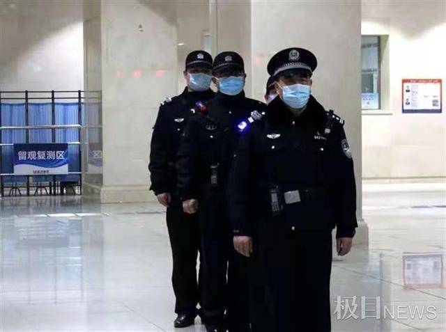 21年警营生涯最后一个工作日，60岁老民警如愿收到志愿服务证书