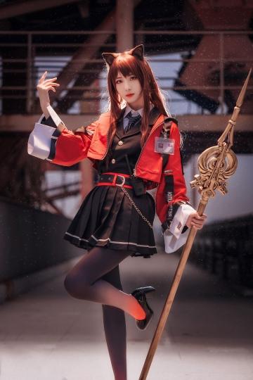 动漫网红小美女 弥音音ww 明日方舟 闪灵 天火 锡兰制服裙加黑丝美腿性感写真集