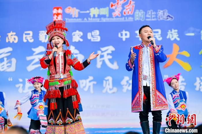 图为5月2日，李怀秀、李怀福演唱《今天日子好》。主办方 供图