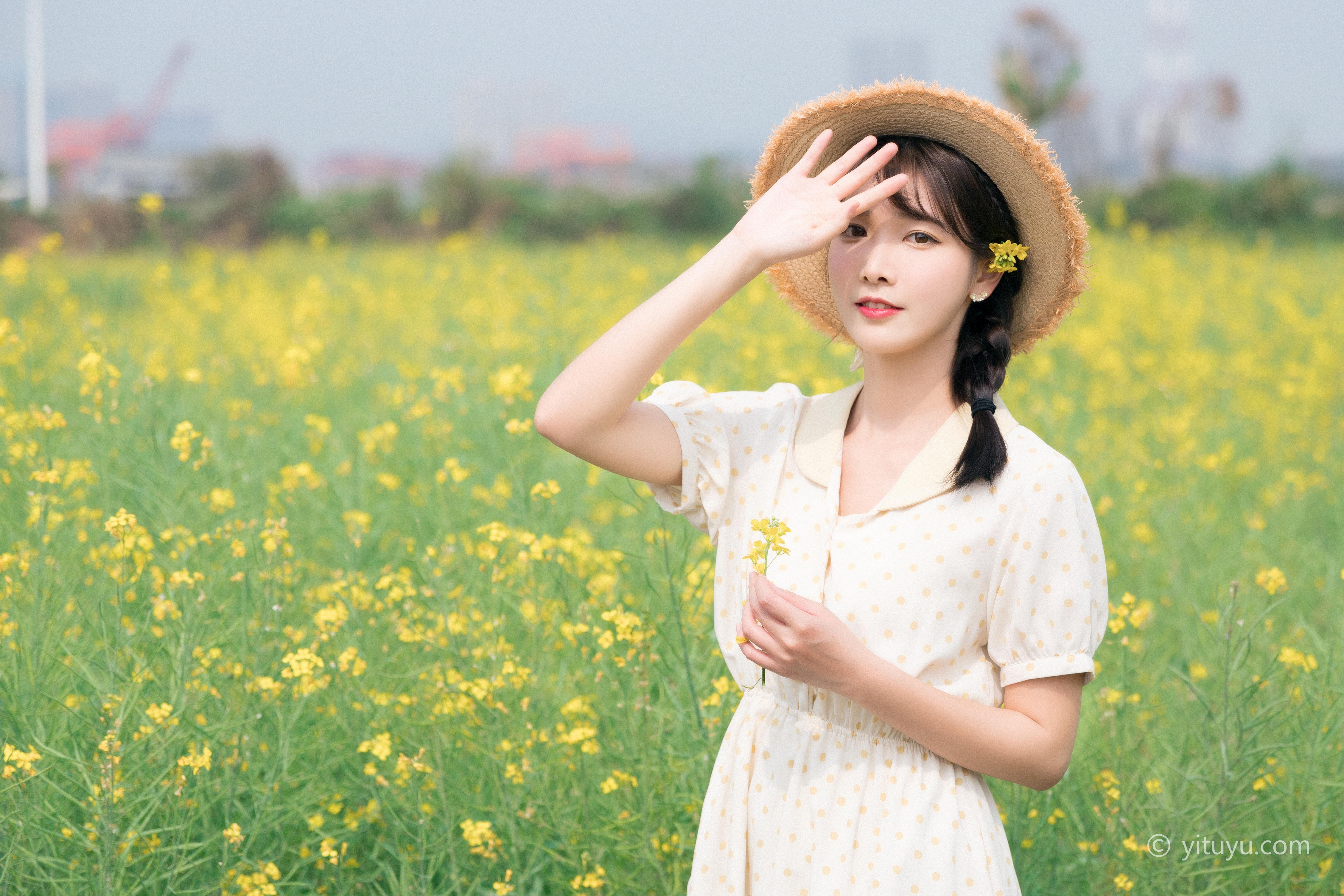 [YITUYU艺图语]2021.04.01 生如夏花 湘湘 白色连衣裙油菜园清纯写真集