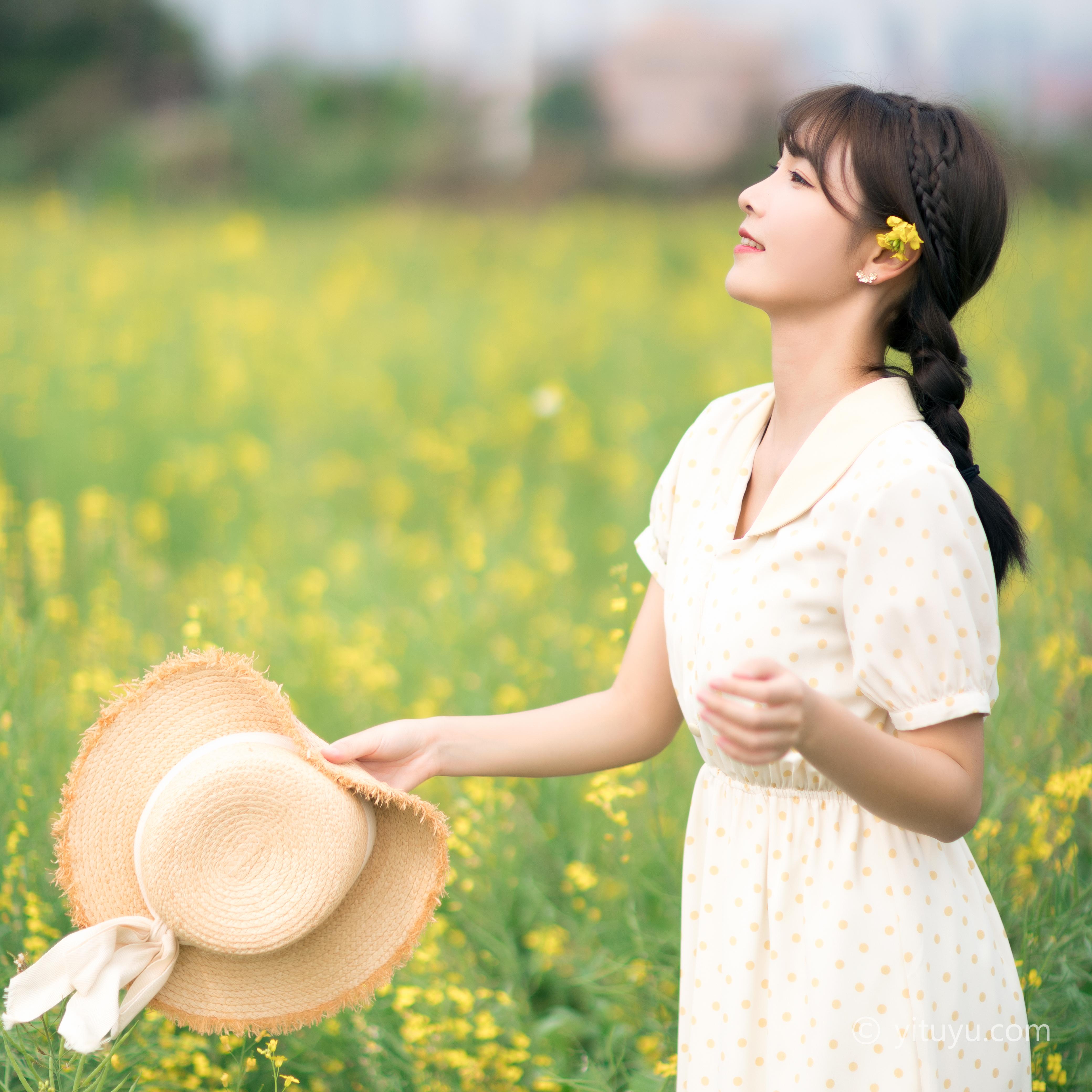 [YITUYU艺图语]2021.04.01 生如夏花 湘湘 白色连衣裙油菜园清纯写真集