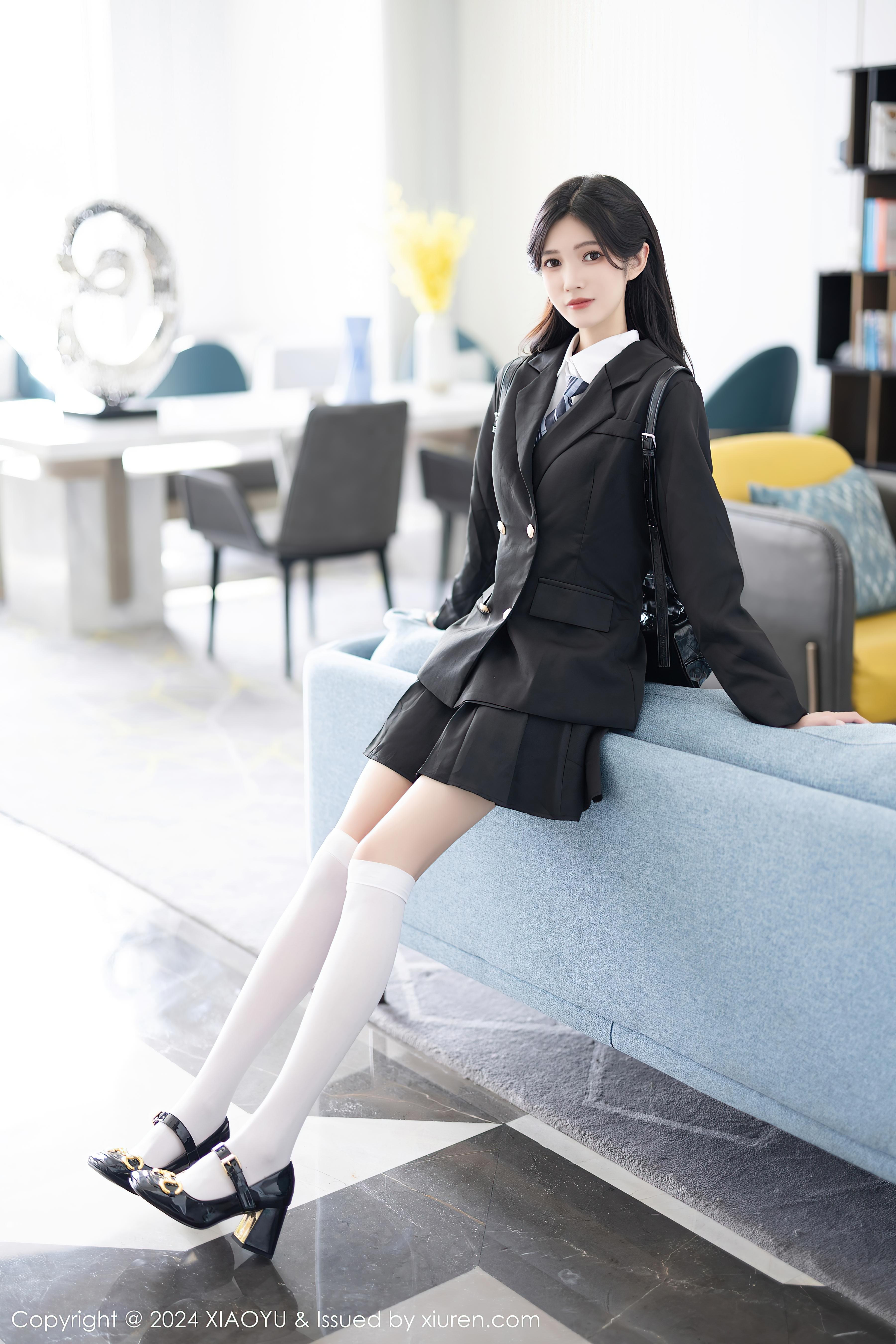 [XIAOYU语画界]2024.02.19 VOL.1204 程程程- 黑色OL制服与蕾丝内衣加白色丝袜美腿性感私房写真集