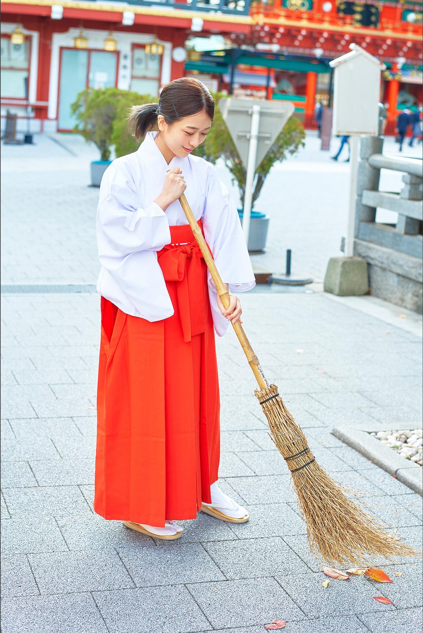 篠崎彩奈（しのざき あやな，Ayana Shinozaki）Ayanan of that day その日のあやなん 白色蕾丝内衣居家性感写真集