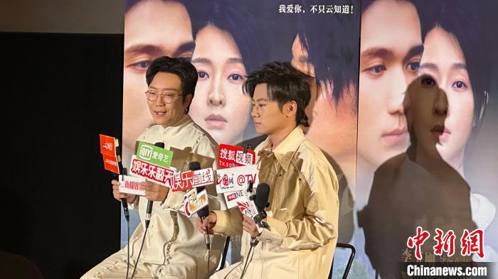 李玉刚(左)、孙霄磊(右)亮相路演见面会。陈卫 摄